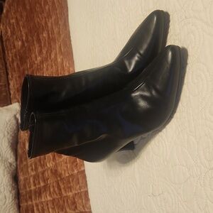 Impo :Neil: black ankle boot: kitten heel: Size 8.5